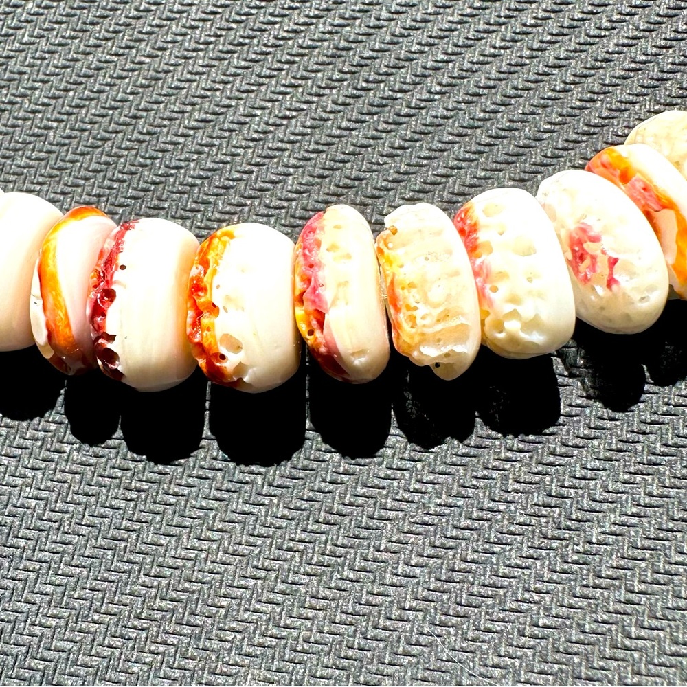 Hand Crafted “One of a Kind” Multi-Colored Soiny Oyster & Sterling Silver Choker - Picture 2 of 3